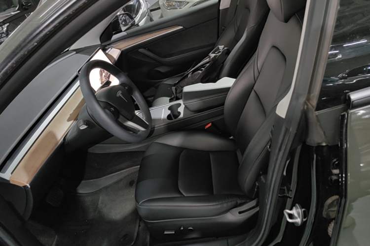 Used Tesla Model 3 2022 Rear-Wheel-Drive Version Left Front Seat