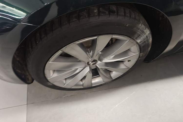 Used Tesla Model 3 2022 Rear-Wheel-Drive Version Left Front Wheel Hub