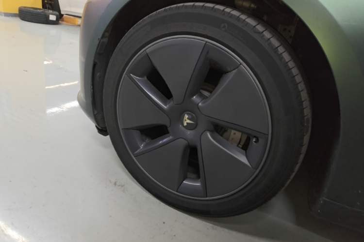 Used Tesla Model 3 2022 Rear-Wheel-Drive Version Left Front Wheel Hub