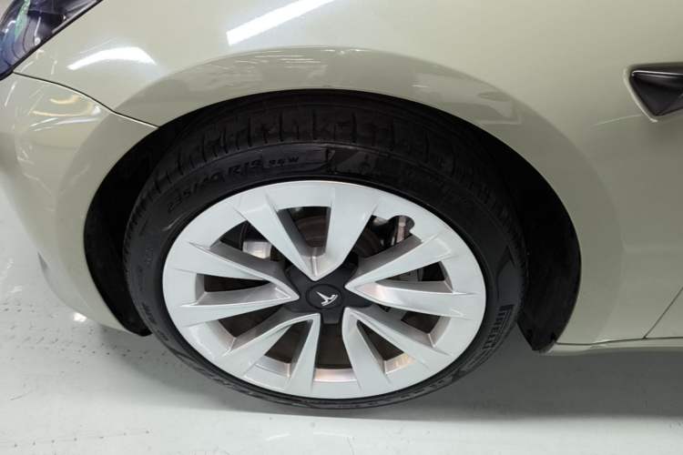 Used Tesla Model 3 2022 Rear-Wheel-Drive Version Left Front Wheel Hub