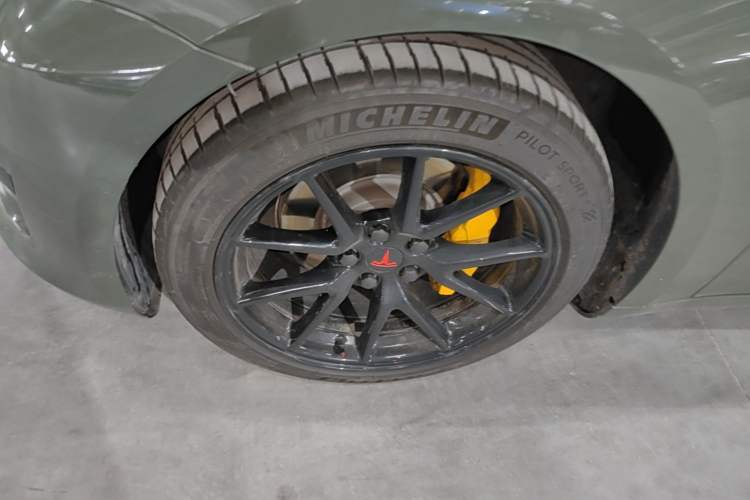 Used Tesla Model 3 2022 Rear-Wheel-Drive Version Left Front Wheel Hub