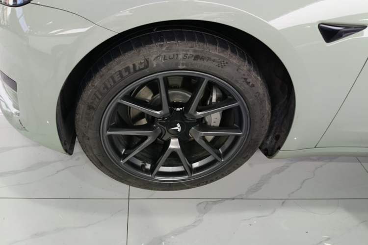 Used Tesla Model 3 2022 Rear-Wheel-Drive Version Left Front Wheel Hub