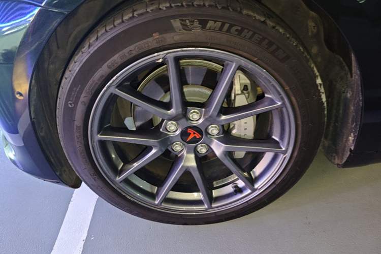 Used Tesla Model 3 2022 Rear-Wheel-Drive Version Left Front Wheel Hub