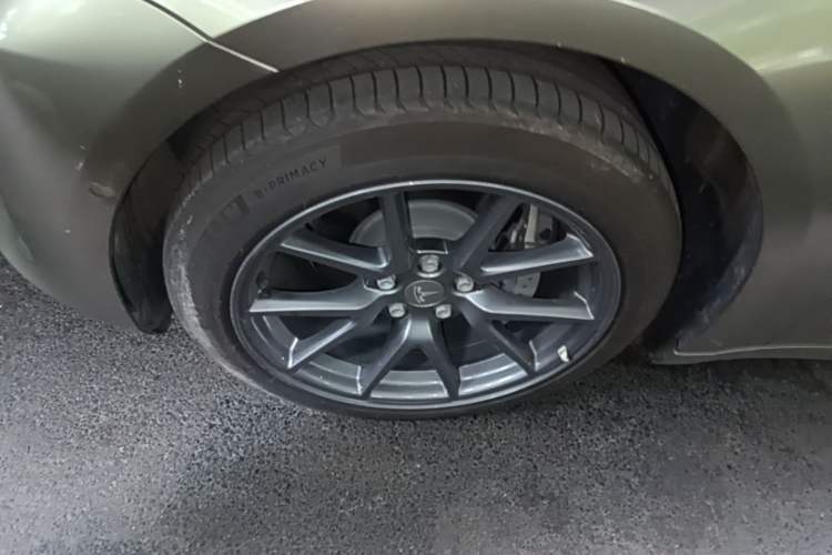 Used Tesla Model 3 2022 Rear-Wheel-Drive Version Left Front Wheel Hub
