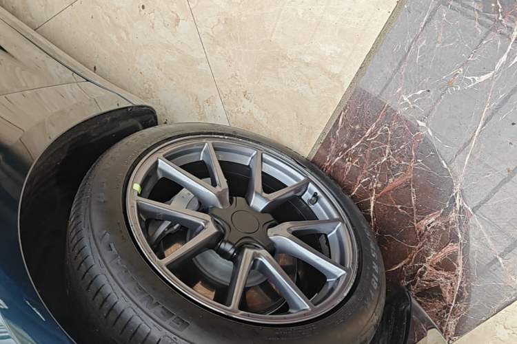 Used Tesla Model 3 2022 Rear-Wheel-Drive Version Left Front Wheel Hub