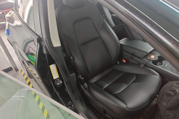 Used Tesla Model 3 2022 Rear-Wheel-Drive Version Right Front Seat