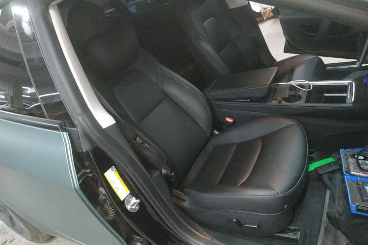 Used Tesla Model 3 2022 Rear-Wheel-Drive Version Right Front Seat