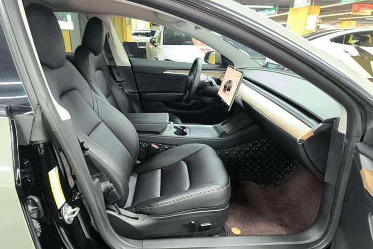 Used Tesla Model 3 2022 Rear-Wheel-Drive Version Right Front Seat