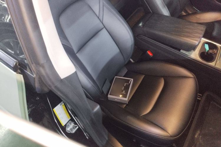 Used Tesla Model 3 2022 Rear-Wheel-Drive Version Right Front Seat