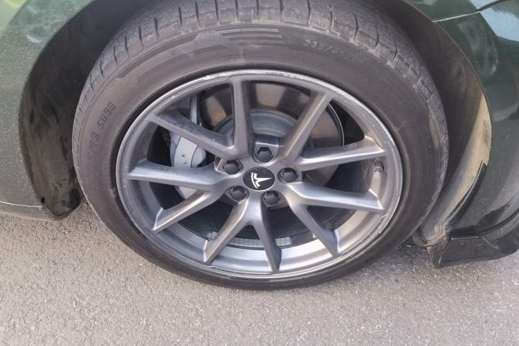 Used Tesla Model 3 2022 Rear-Wheel-Drive Version Right Front Wheel Hub