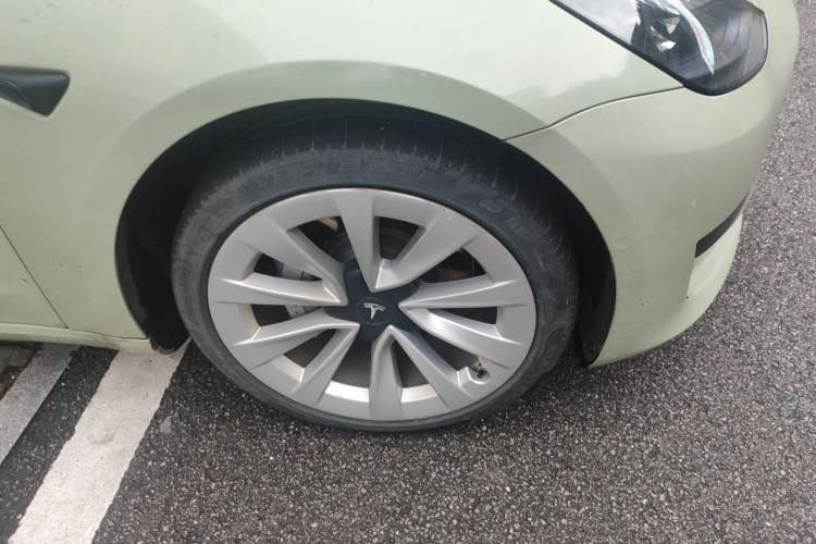 Used Tesla Model 3 2022 Rear-Wheel-Drive Version Right Front Wheel Hub