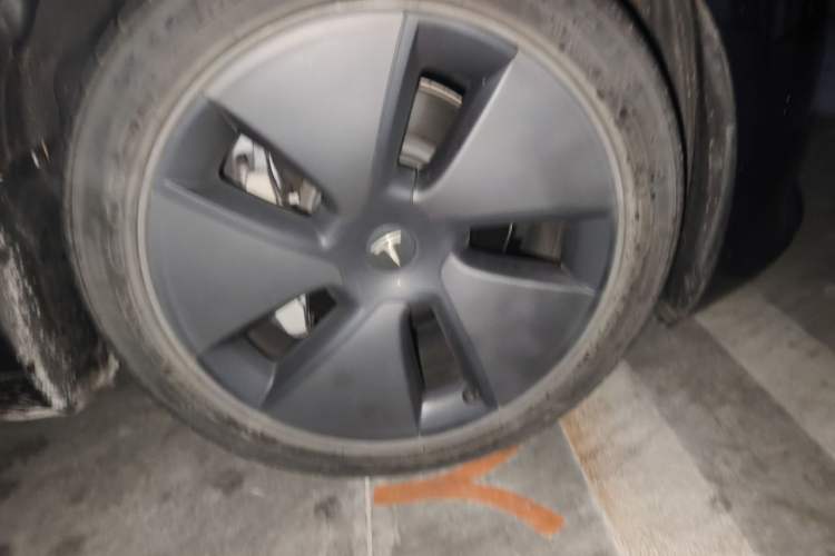 Used Tesla Model 3 2022 Rear-Wheel-Drive Version Right Front Wheel Hub