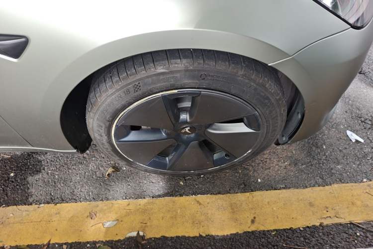 Used Tesla Model 3 2022 Rear-Wheel-Drive Version Right Front Wheel Hub