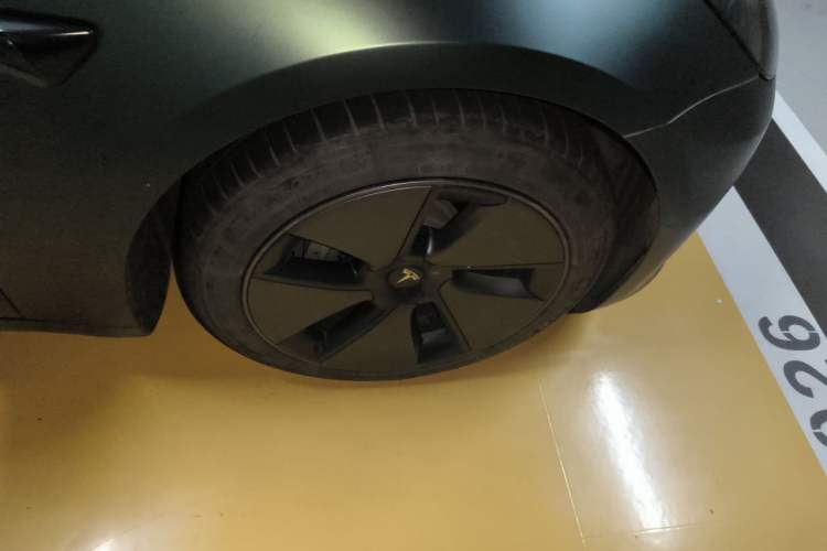 Used Tesla Model 3 2022 Rear-Wheel-Drive Version Right Front Wheel Hub