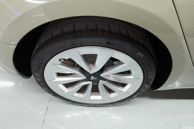 Used Tesla Model 3 2022 Rear-Wheel-Drive Version Right Rear Wheel Hub