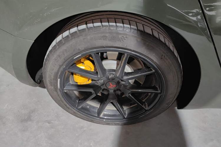 Used Tesla Model 3 2022 Rear-Wheel-Drive Version Right Rear Wheel Hub