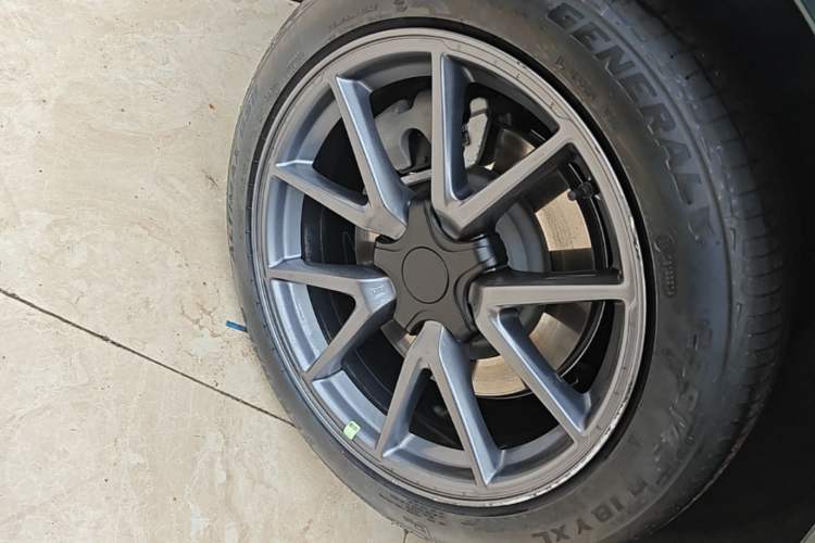 Used Tesla Model 3 2022 Rear-Wheel-Drive Version Right Rear Wheel Hub
