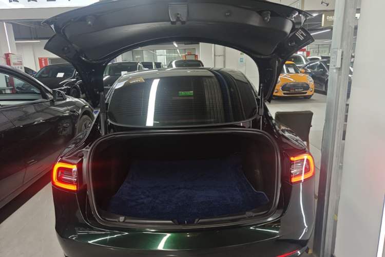Used Tesla Model 3 2022 Rear-Wheel-Drive Version Trunk
