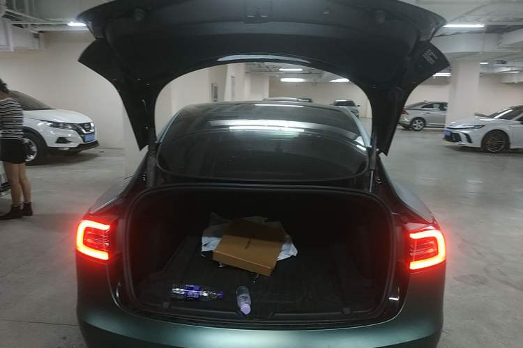 Used Tesla Model 3 2022 Rear-Wheel-Drive Version Trunk