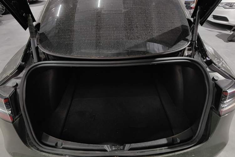 Used Tesla Model 3 2022 Rear-Wheel-Drive Version Trunk