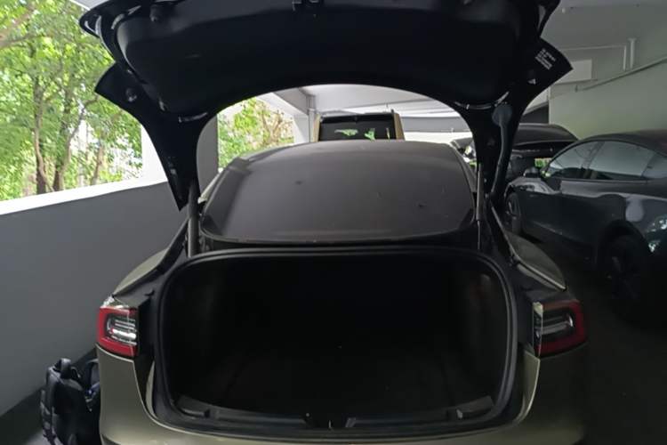 Used Tesla Model 3 2022 Rear-Wheel-Drive Version Trunk