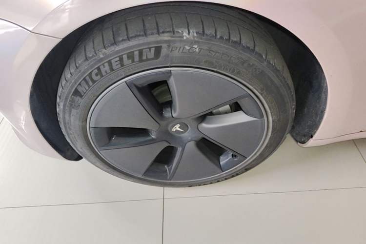 Used Tesla Model 3 2022 Rear-Wheel-Drive Version Left Front Wheel Hub