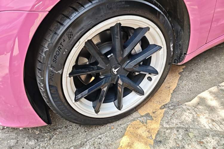 Used Tesla Model 3 2022 Rear-Wheel-Drive Version Left Front Wheel Hub