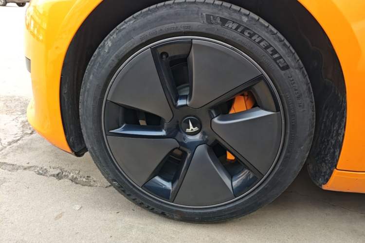 Used Tesla Model 3 2022 Rear-Wheel-Drive Version Left Front Wheel Hub