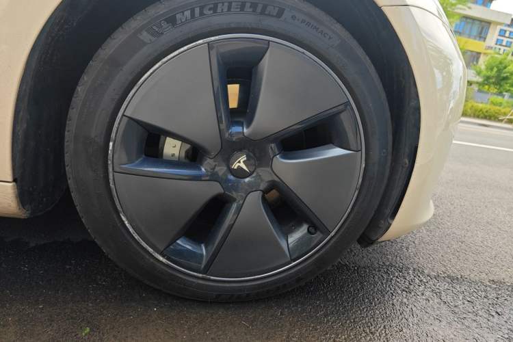 Used Tesla Model 3 2022 Rear-Wheel-Drive Version Right Front Wheel Hub