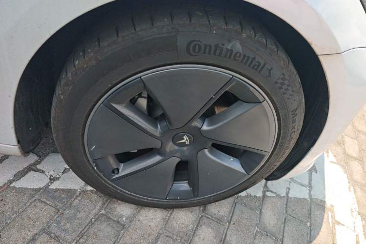 Used Tesla Model 3 2022 Rear-Wheel-Drive Version Right Front Wheel Hub