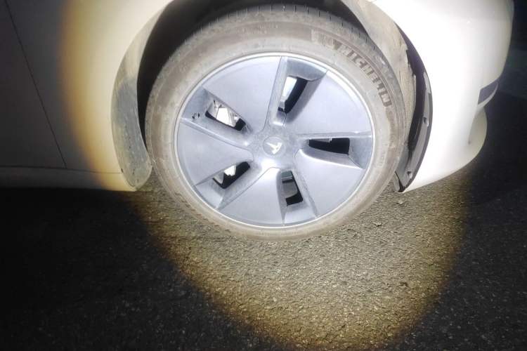 Used Tesla Model 3 2022 Rear-Wheel-Drive Version Right Front Wheel Hub