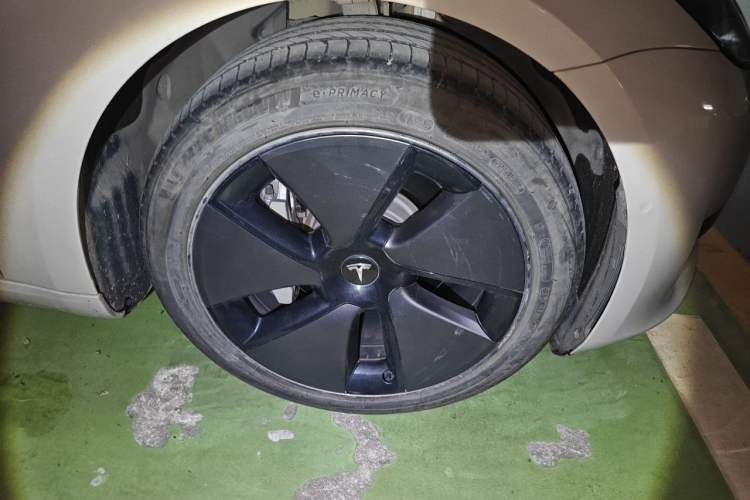 Used Tesla Model 3 2022 Rear-Wheel-Drive Version Right Front Wheel Hub