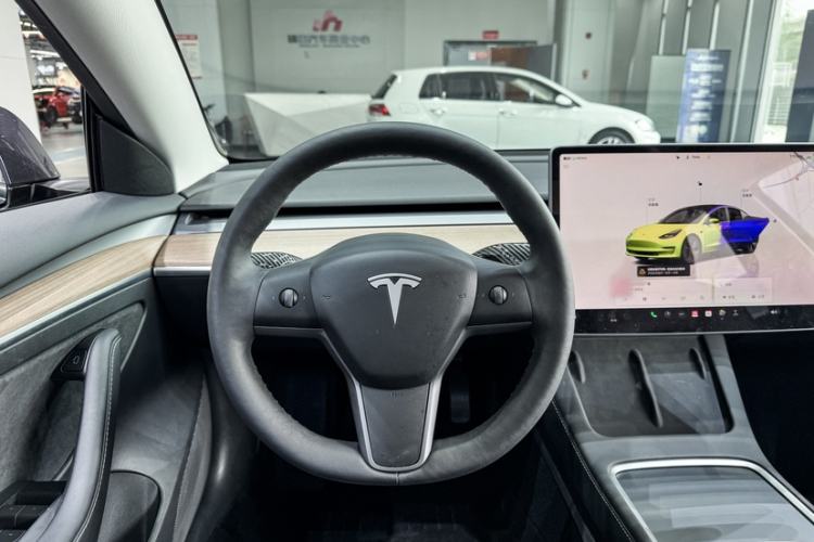 Used Tesla Model 3 2022 Rear-Wheel-Drive Version Interior 4