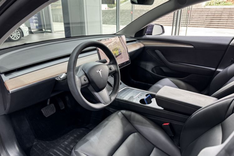 Used Tesla Model 3 2022 Rear-Wheel-Drive Version Interior 6