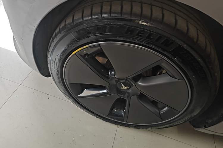Used Tesla Model 3 2022 Rear-Wheel-Drive Version Left Front Wheel Hub