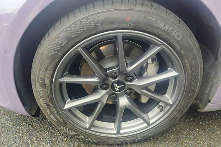 Used Tesla Model 3 2022 Rear-Wheel-Drive Version Left Front Wheel Hub