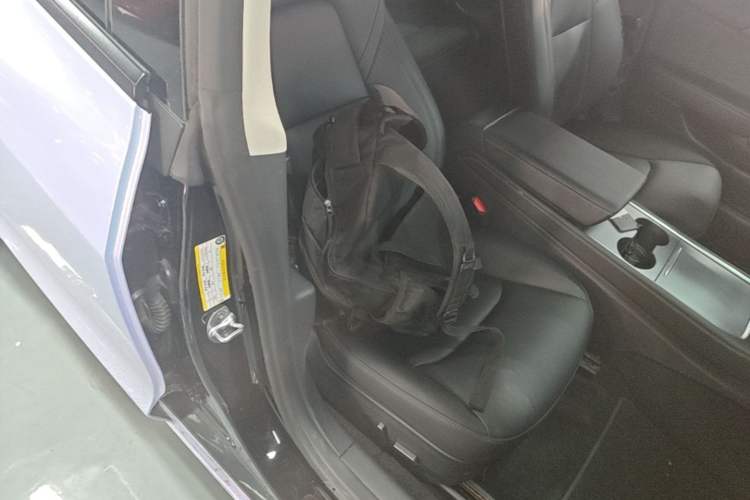 Used Tesla Model 3 2022 Performance High-Performance All-Wheel-Drive Version Right Front Seat
