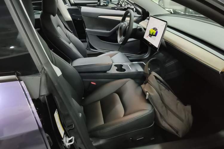 Used Tesla Model 3 2022 Rear-Wheel-Drive Version Right Front Seat