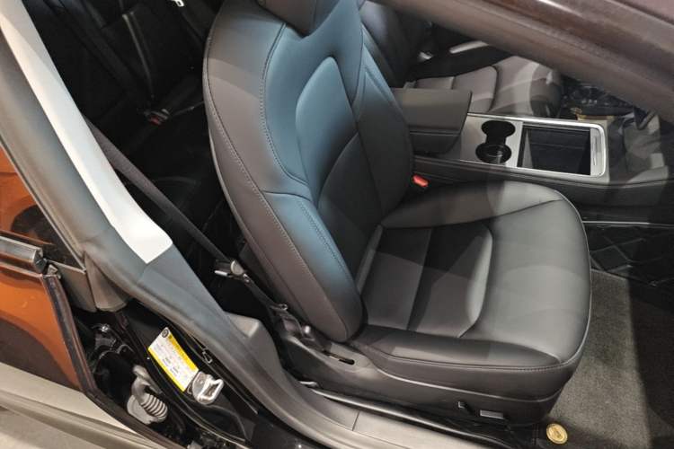 Used Tesla Model 3 2022 Rear-Wheel-Drive Version Right Front Seat