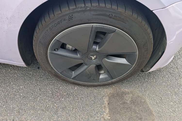 Used Tesla Model 3 2022 Rear-Wheel-Drive Version Right Front Wheel Hub