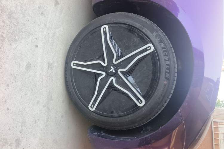 Used Tesla Model 3 2022 Rear-Wheel-Drive Version Right Front Wheel Hub