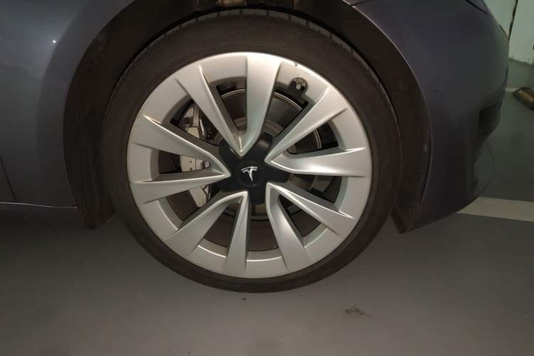 Used Tesla Model 3 2022 Rear-Wheel-Drive Version Right Front Wheel Hub