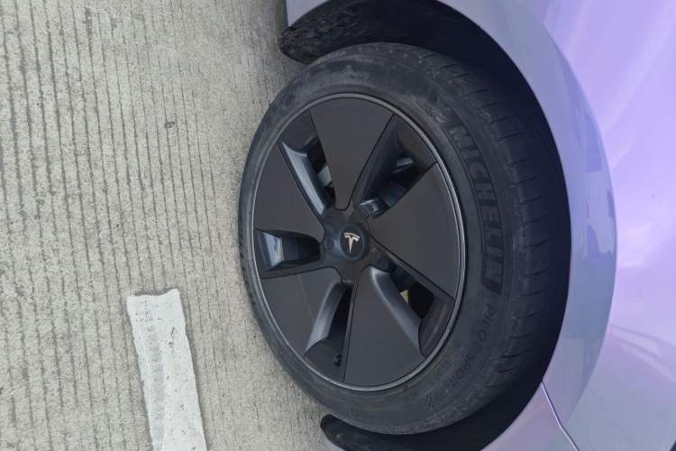 Used Tesla Model 3 2022 Rear-Wheel-Drive Version Right Front Wheel Hub