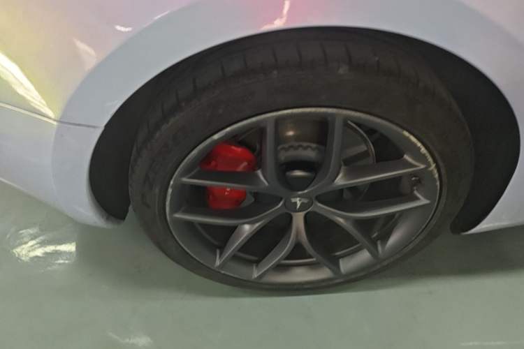 Used Tesla Model 3 2022 Performance High-Performance All-Wheel-Drive Version Right Rear Wheel Hub