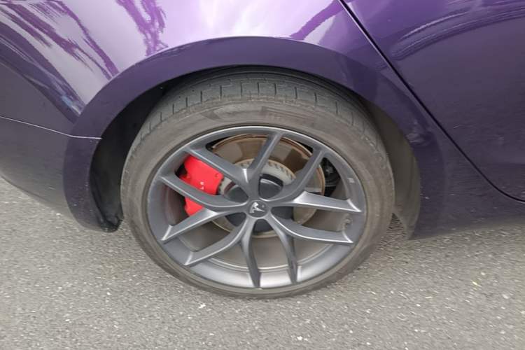 Used Tesla Model 3 2022 Performance High-Performance All-Wheel-Drive Version Right Rear Wheel Hub