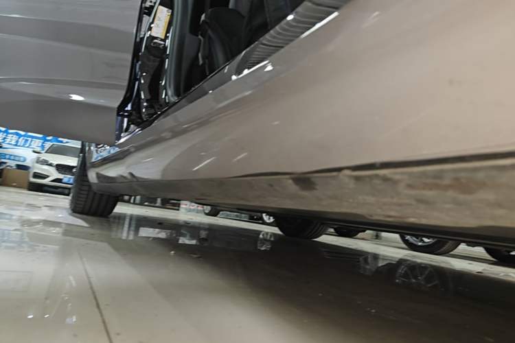 Used Tesla Model 3 2022 Rear-Wheel-Drive Version Right Side Sill