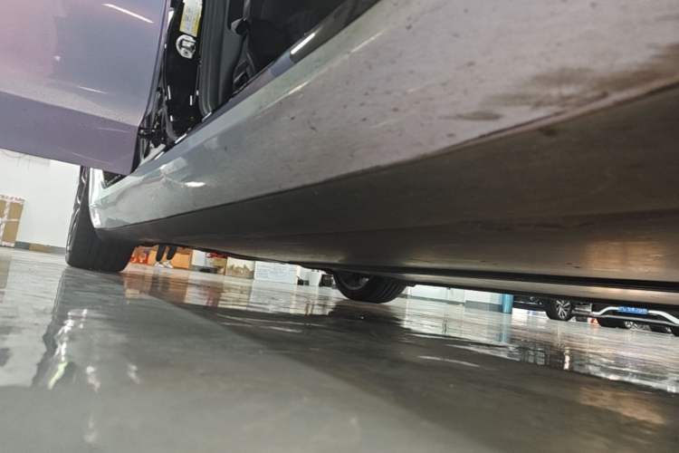 Used Tesla Model 3 2022 Performance High-Performance All-Wheel-Drive Version Right Side Sill