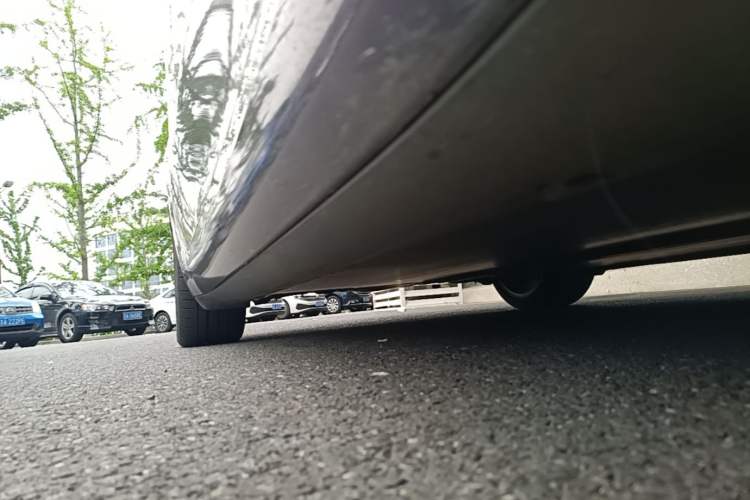 Used Tesla Model 3 2022 Performance High-Performance All-Wheel-Drive Version Right Side Sill