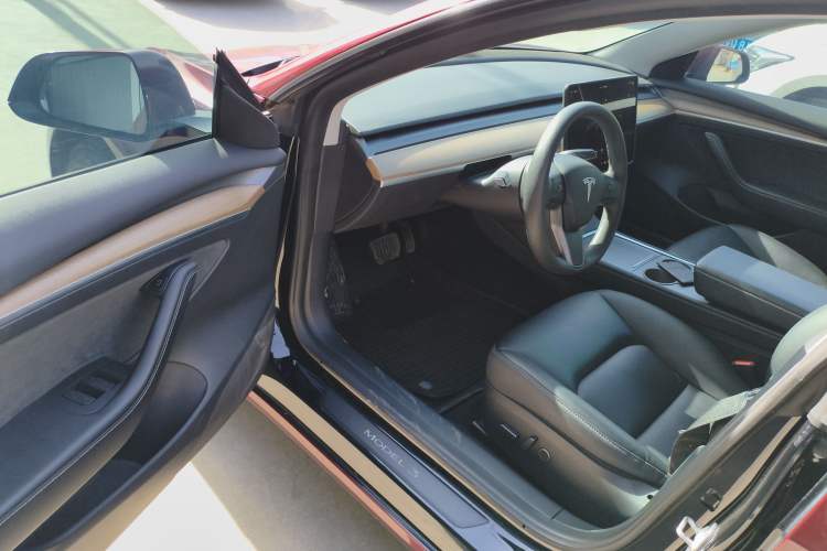 Used Tesla Model 3 2022 Rear-Wheel-Drive Version Interior 3
