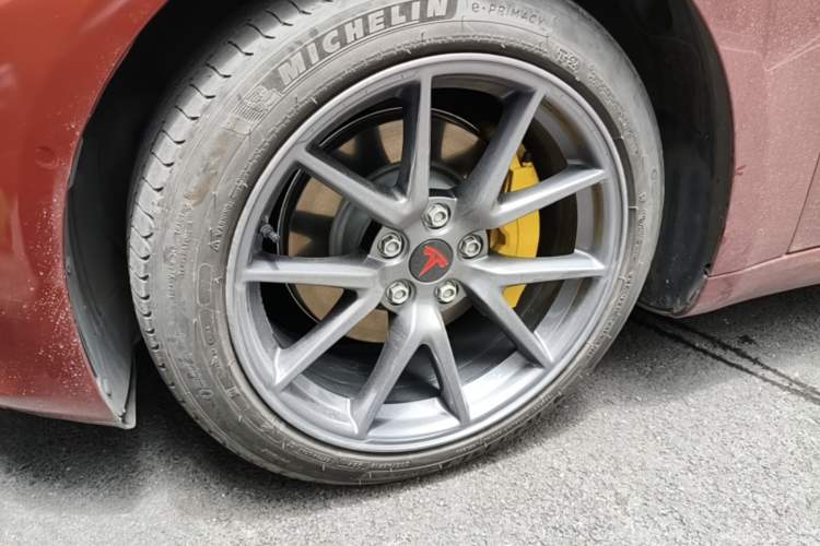 Used Tesla Model 3 2022 Rear-Wheel-Drive Version Left Front Wheel Hub